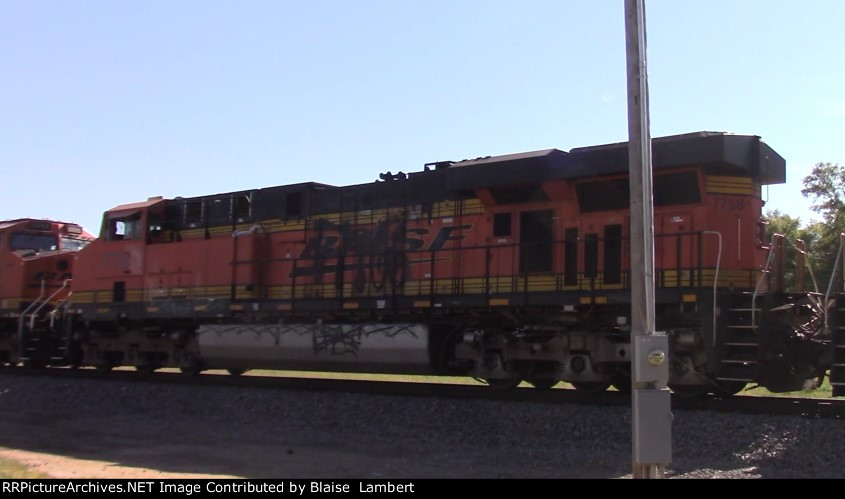 BNSF GEVO in horrible condition